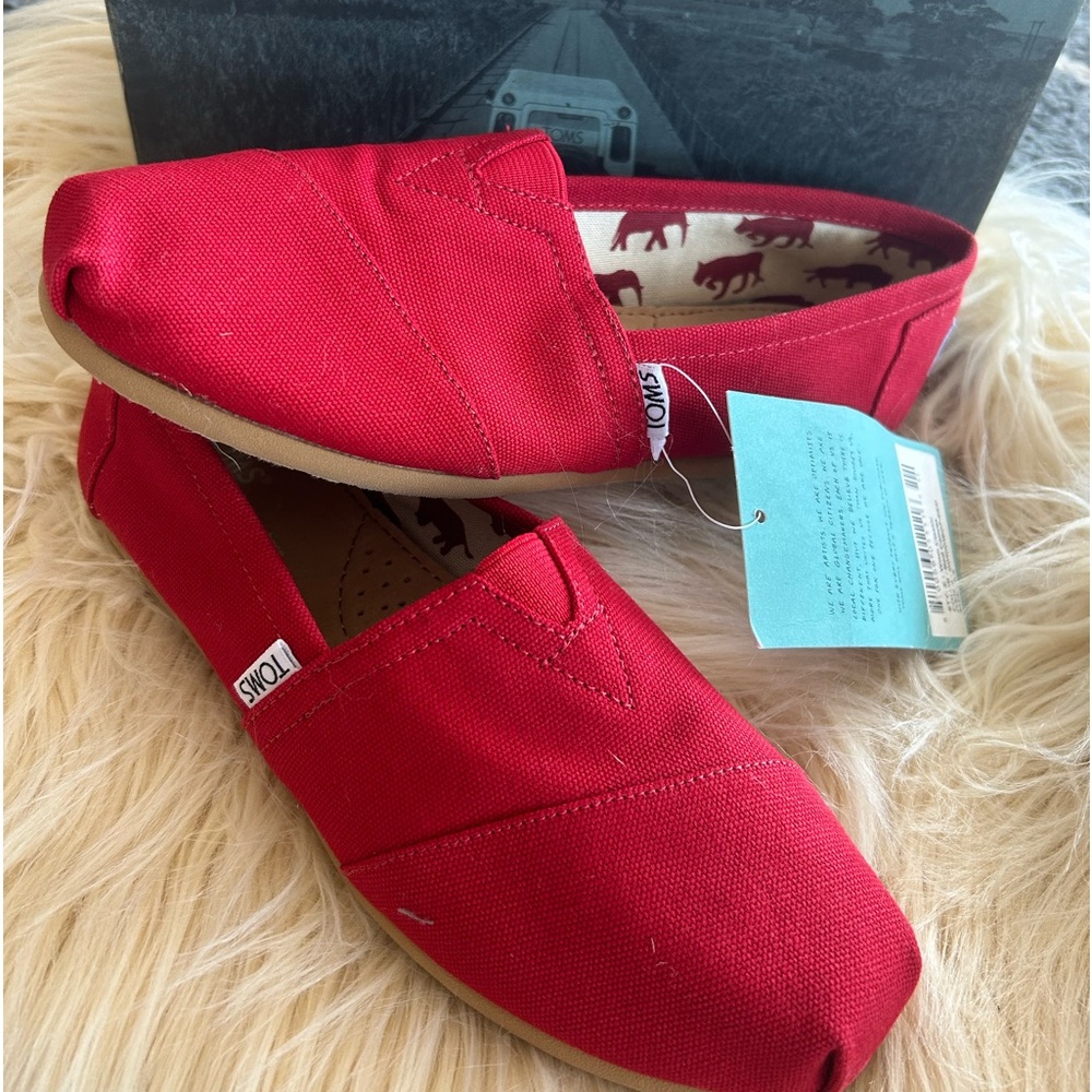 TOMS New In Box Womens Size 6.5